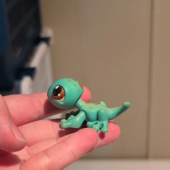 Green and Blue Reptile Figurine Set - Picture 7 of 13